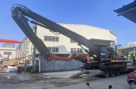 EC480 Excavator with 16.8m Piling Boom at the client's construction site