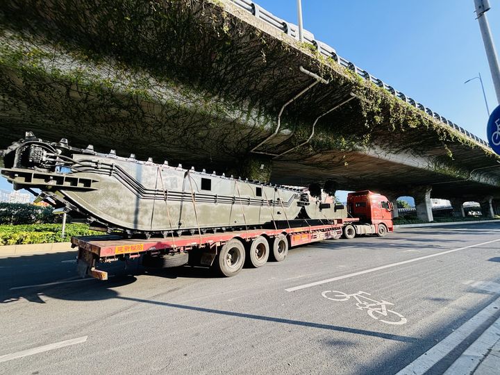 CAT336 Amphibious Excavator with Pontoon Undercarriage: Shipping Preparation